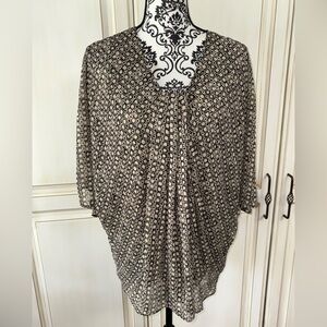 Coldwater Creek Size Large (14) Black and Cream Geometric Dolman Sleeve Blouse